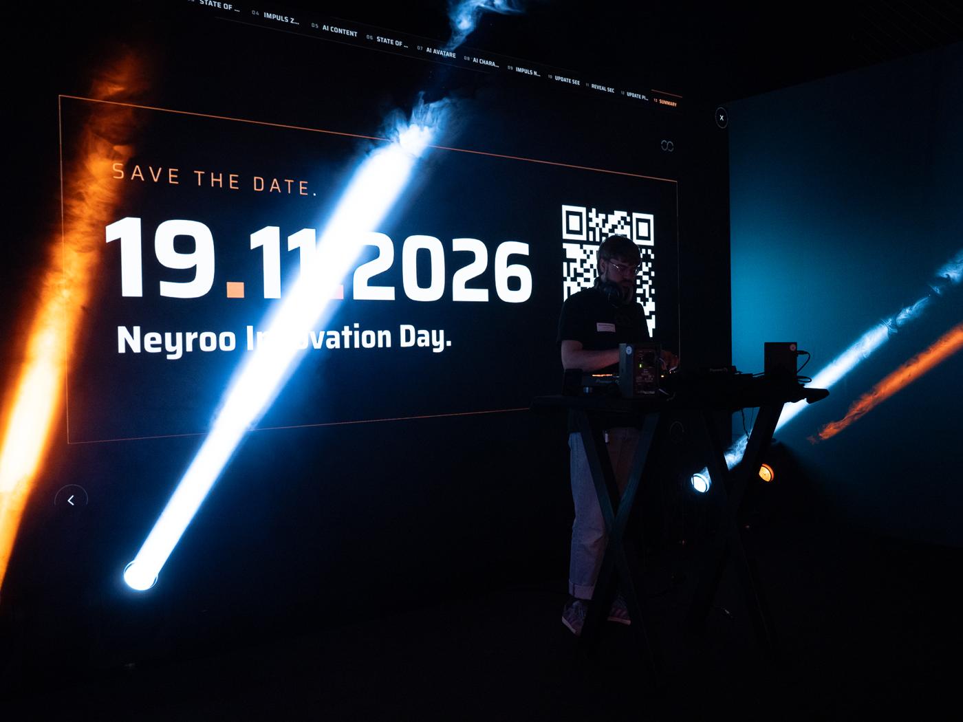 LED-Wand mit Save the date 19.11.2026