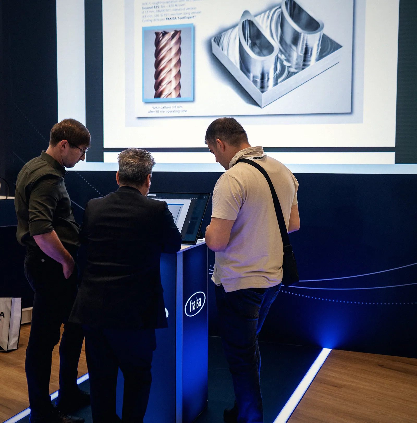 Beratung am Touch-Terminal mit dem Digital PitchDeck