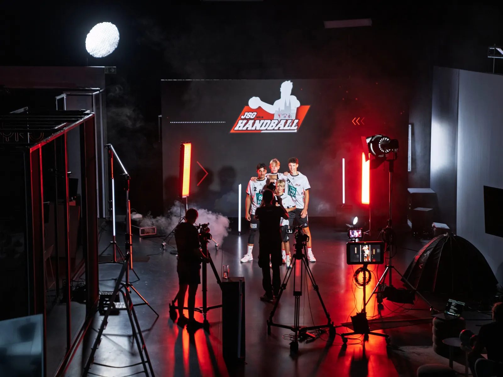 Content-Dreh im Neyroo Studio: Kameras, Licht und Crew am Set